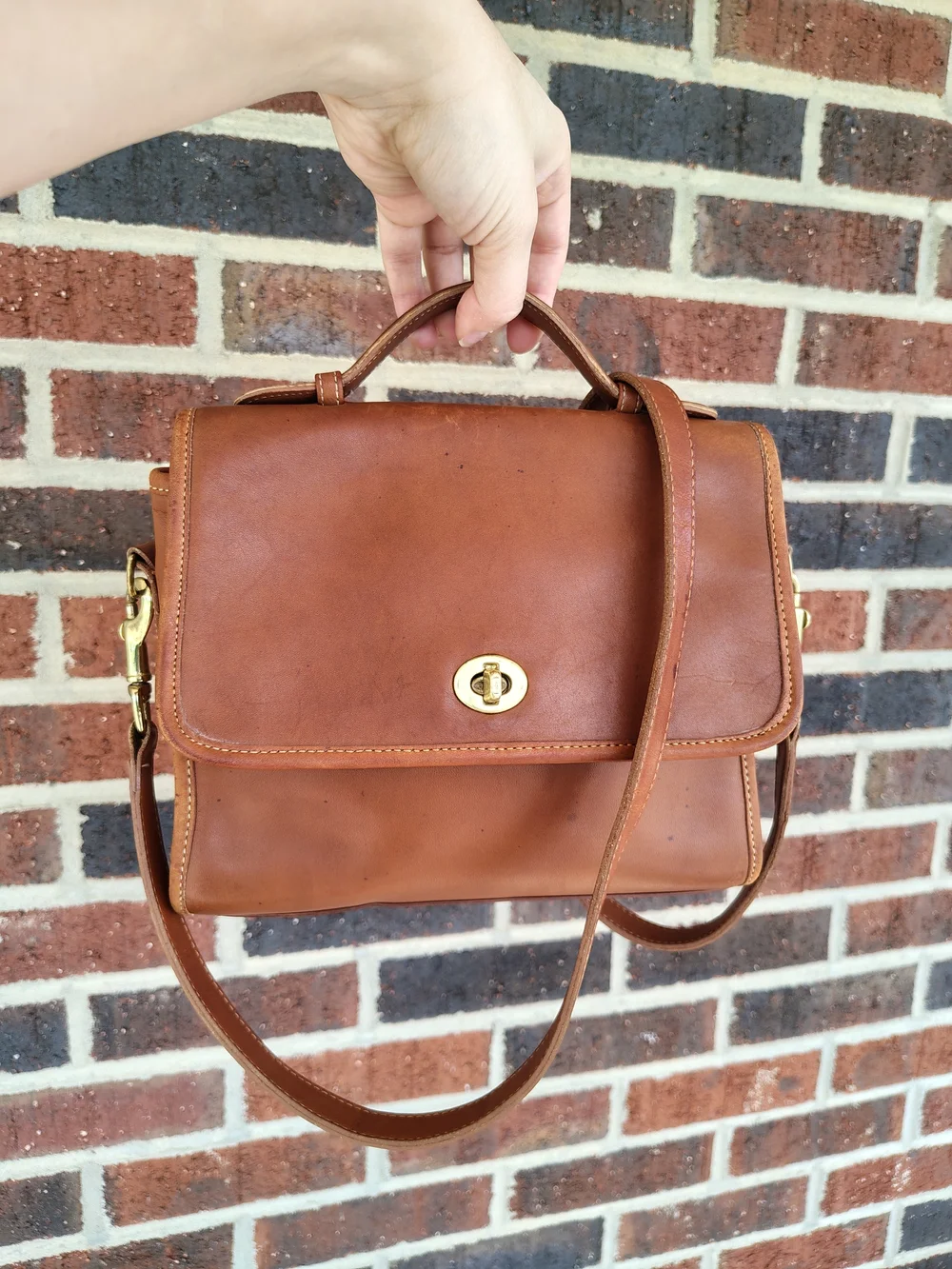 (Pre-1994) Vintage USA Coach Court Bag 9870 British Tan Leather Crossbody